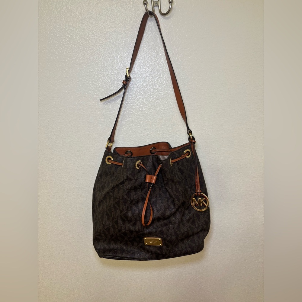 Michael Kors Dark Brown Bucket cross body Bag - Picture 4 of 8